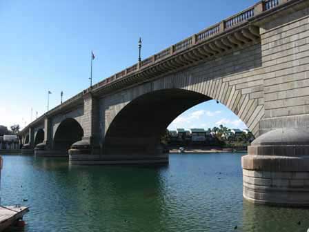 Imagem da Ponte de Londres, em Lake Havasu City, Arizona